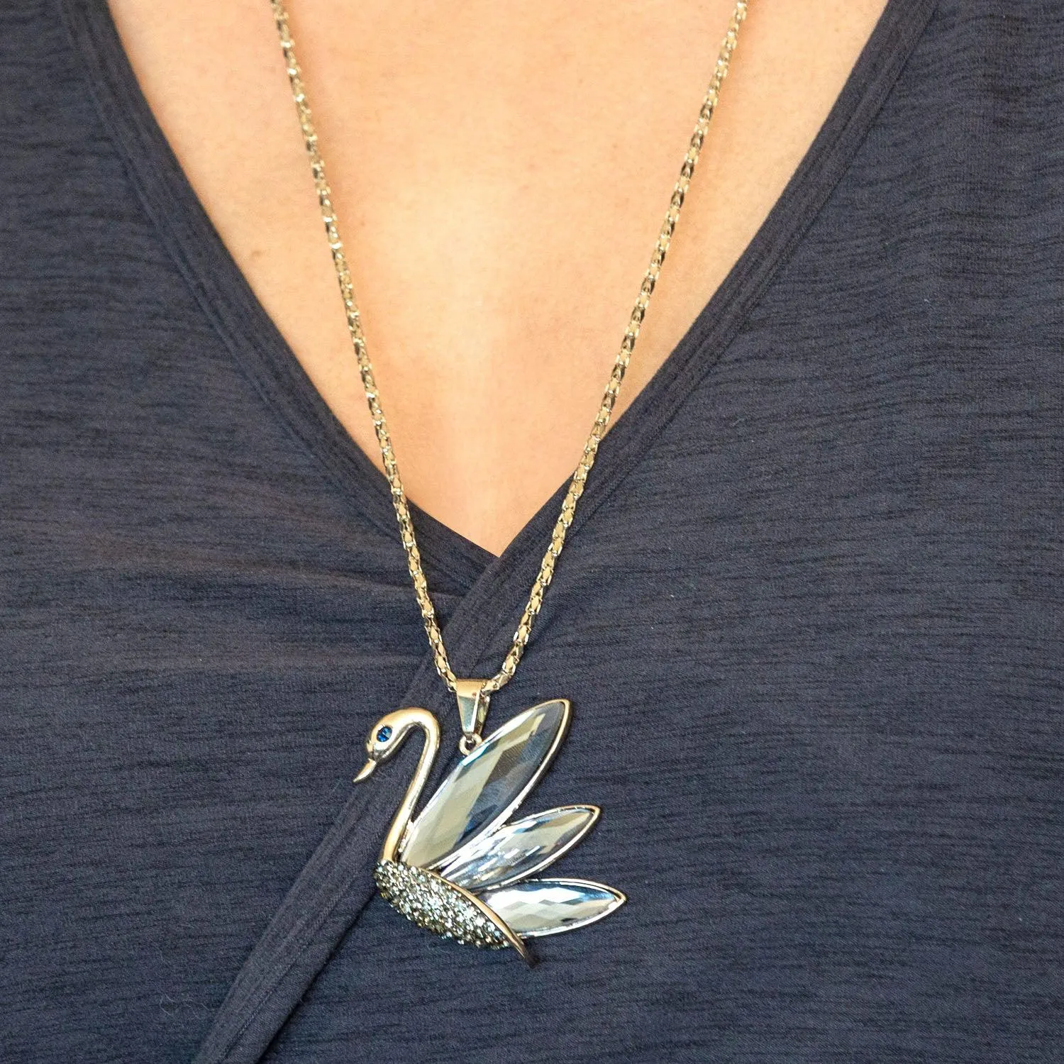 Empire Cove Swan Pendant Necklace Silver Toned Rhinestone Fashion Jewelry