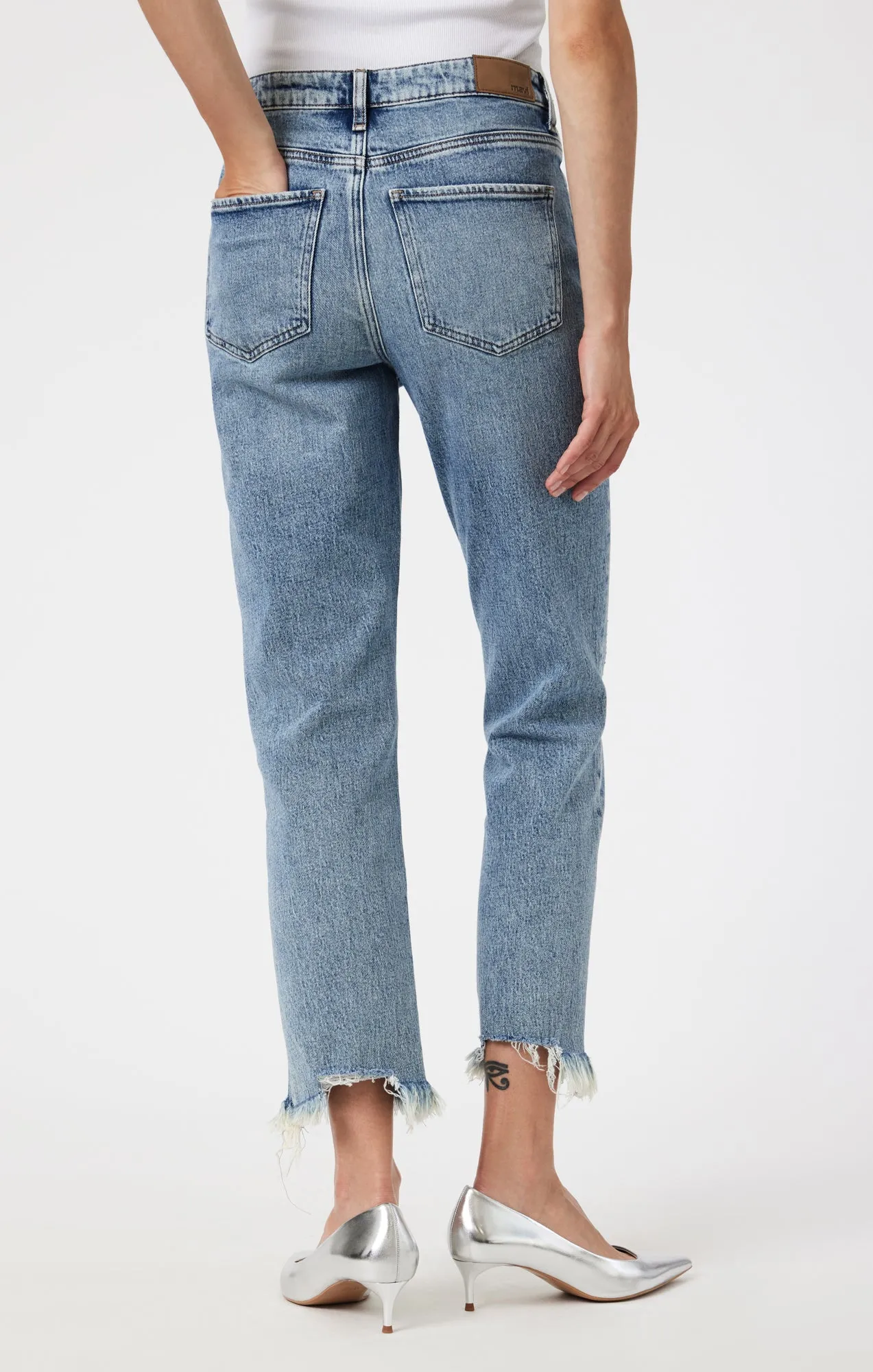 NEW YORK STRAIGHT LEG IN SHINY MID DENIM